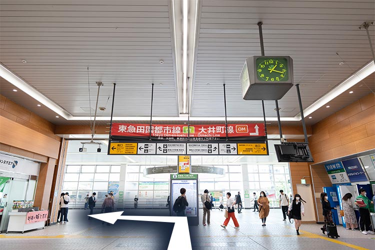 1 改札を出たら南口方面に進みます