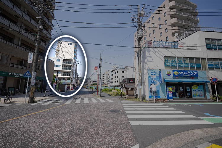 4.左側にクリニックのあるビルが見えてきます